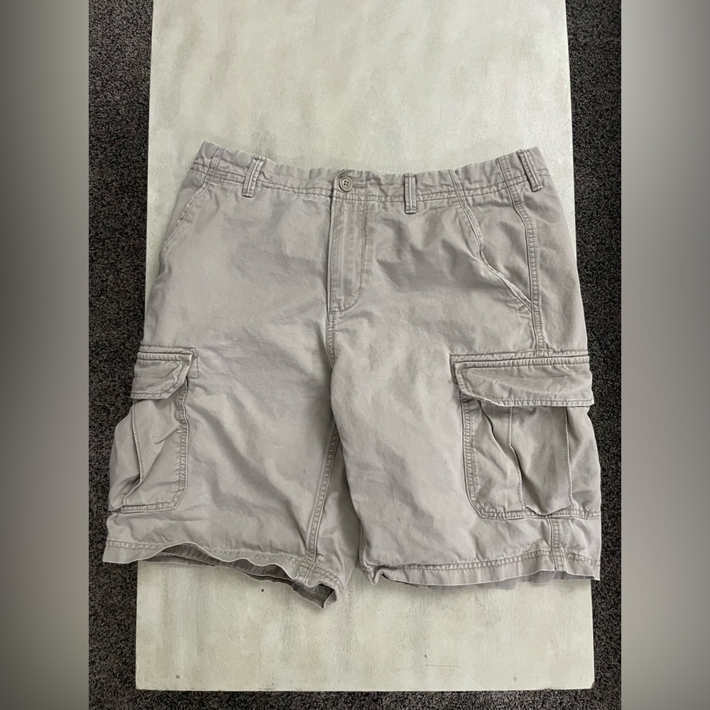 Men’s GAP Loose Fit Cargos Khaki Cargo Shorts Y2K Size 34